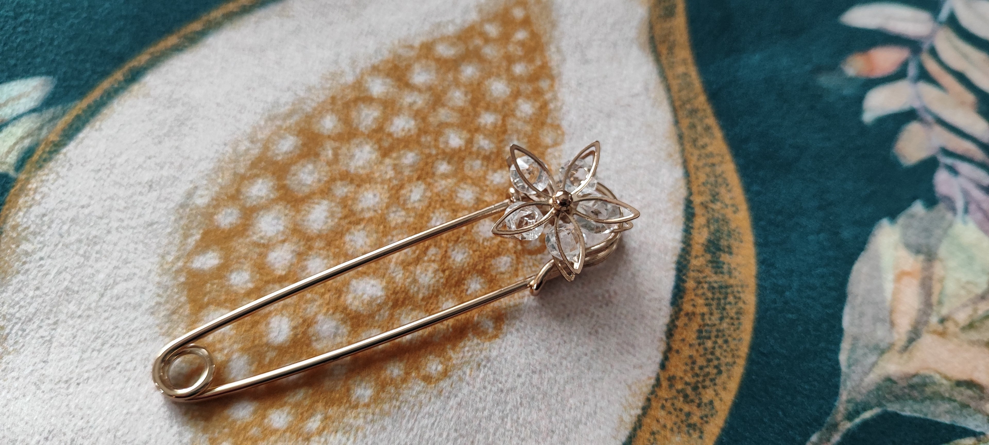Spilla charm oro